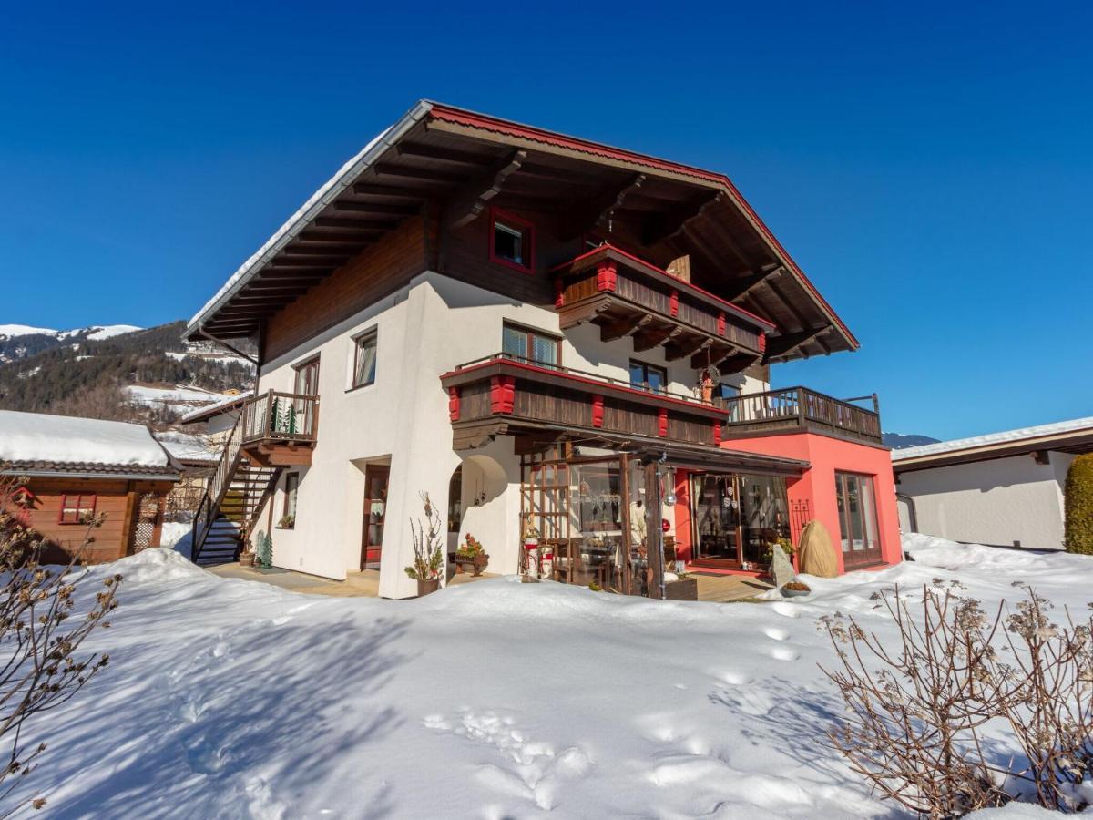 Apartment in Bramberg am Wildkogel with a garden Exterior foto